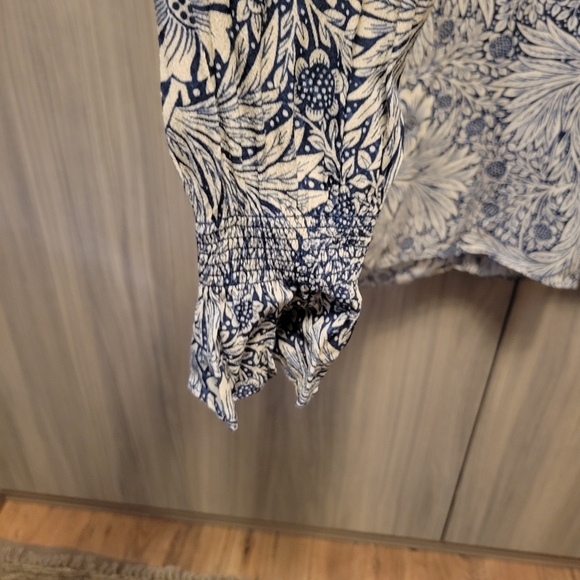 H&M x William Morris & Co Blue and White Floral Blouse 💐Rare - Picture 9 of 14